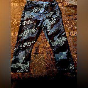 Reebok high rise Capri pants, pre-owned great condition. Size large.